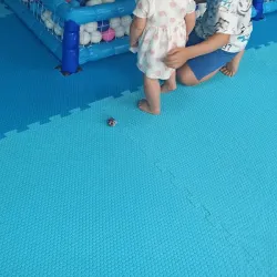 Мягкий модульный пол для детских игровых комнат 100x100 см., толщина 1,4 см тиснение Соты
